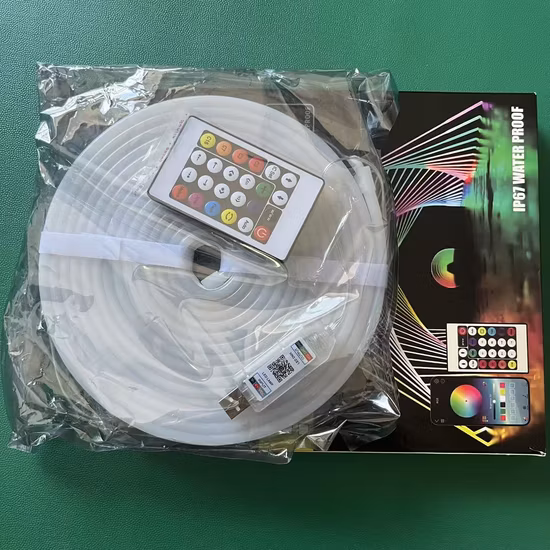 Bulkbuy colorida decoración navideña vacaciones AC110V 220V cinta cuerda luz de alto voltaje RGB neón LED tira de luz